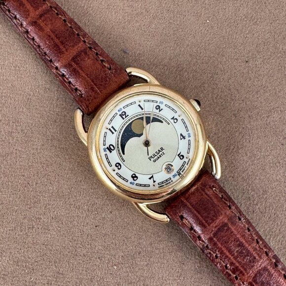 Vintage Lady's Pulsar Moon Phase Gold Tone Watch New Pulsar factory 8 inch Strap - Picture 5 of 8